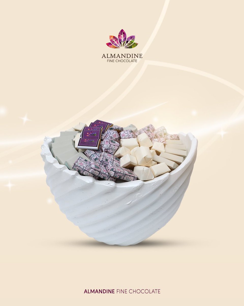 Almandinechoco's tweet photo. مجموعة صحون الصدف اللؤلؤي من الماندين المميزه تقدر تختار الحشوات المميزه وتشاركها مع احبائك  بكل حب 🤍
https://t.co/39FTs075Vk

#شكولاتة #العشر_الاواخر #العيد https://t.co/FdklFRfQIE