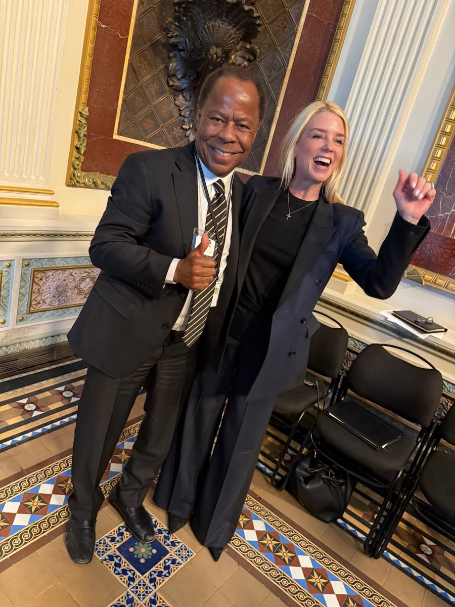 LeoTerrell (@theleoterrell) on Twitter photo My boss aka <a href="/AGPamBondi/">Attorney General Pamela Bondi</a>! She is best! My boss aka <a href="/AGPamBondi/">Attorney General Pamela Bondi</a>! She is best!