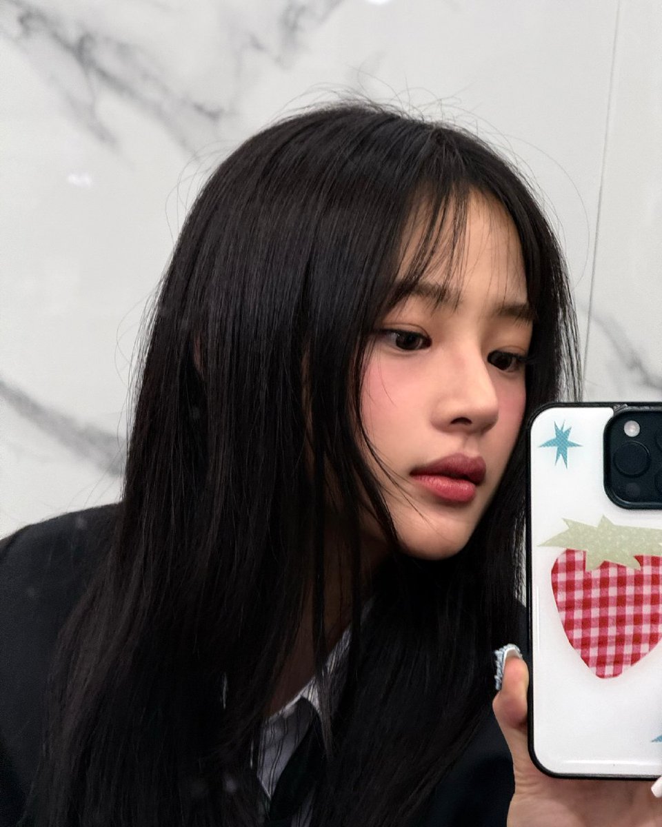 minti's tweet image. *Sending my pictures to you* Have you seen me in suits before?