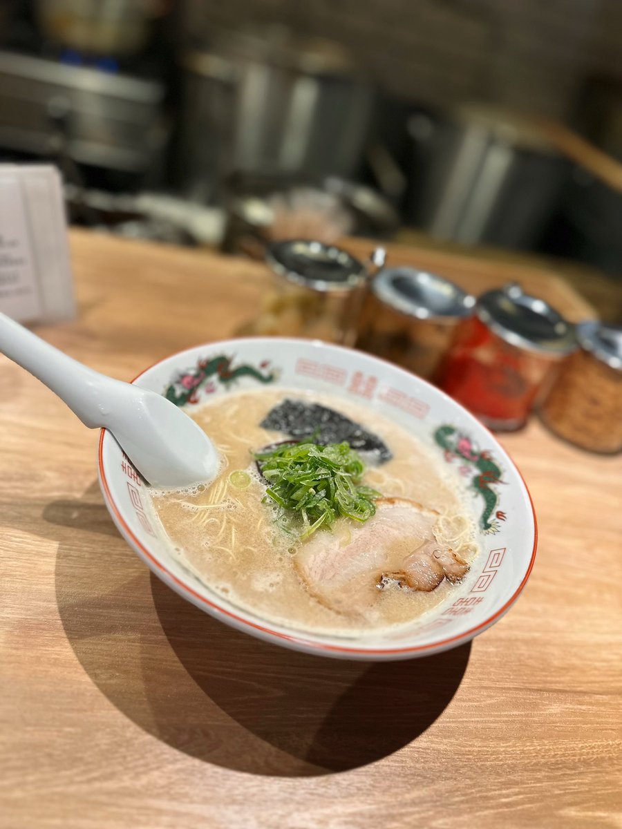 kiyoofdeath's tweet photo. 豚骨ラーメン at 豚骨拉麺大河

#PorkBone  星人𝗐
𝖢𝗁𝖾𝖾𝗋 𝗎𝗉!!
2024年11月2日㊗︎ICHI系列!!札幌界隈「豚骨は文化」布教中!!「博多ラーメンでぶちゃん」から学んだ「呼び戻し製法」を使用し独特な匂いと深い旨味が特徴!!麺は100年以上伝統を誇る 取寄 #青木食産 ぱつ麺に替え玉必須で旨杉ぃ🤣👍 https://t.co/jaLtsxq1GF