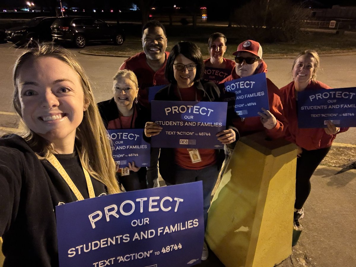 Watterson Elementary School “walks in” in support of public education!
<a href="/kyhousedems/">KY House Democrats</a> <a href="/JCTAKY/">JCTA</a> <a href="/NEAToday/">NEA</a>