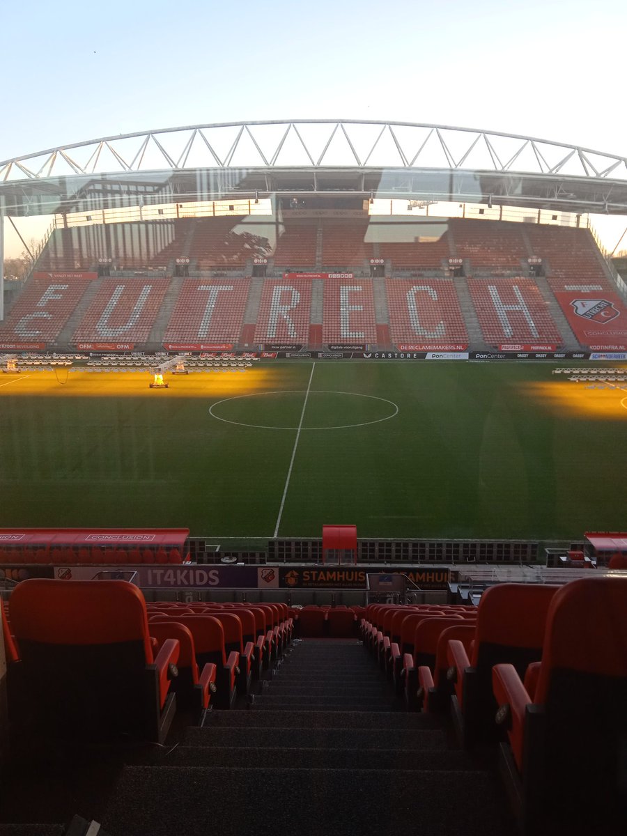 🇳🇱⚽ Yesterday i had the pleasure to attend the Benelux Football Workshop in the 🏟️ Galgenwaard Stadium, organised by Catapult.