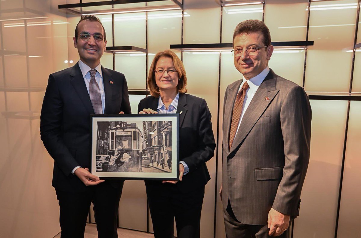 Antje Grotheer (@a_grotheer) on Twitter photo Local democracy & political pluralism are the pillars of a true #democracy. The arrest of <a href="/ekrem_imamoglu/">Ekrem İmamoğlu</a> & opposition mayors is a grave attack on democratic values.
We demand their release & respect for election outcomes! 🇪🇺✊<a href="/TBB/">Türkiye Belediyeler Birliği / 1945</a> <a href="/PES_CoR/">PES Group | European Committee of the Regions</a> <a href="/EU_CoR/">European Committee of the Regions</a> <a href="/herkesicinCHP/">CHP 🇹🇷</a> Local democracy & political pluralism are the pillars of a true #democracy. The arrest of <a href="/ekrem_imamoglu/">Ekrem İmamoğlu</a> & opposition mayors is a grave attack on democratic values.
We demand their release & respect for election outcomes! 🇪🇺✊<a href="/TBB/">Türkiye Belediyeler Birliği / 1945</a> <a href="/PES_CoR/">PES Group | European Committee of the Regions</a> <a href="/EU_CoR/">European Committee of the Regions</a> <a href="/herkesicinCHP/">CHP 🇹🇷</a>