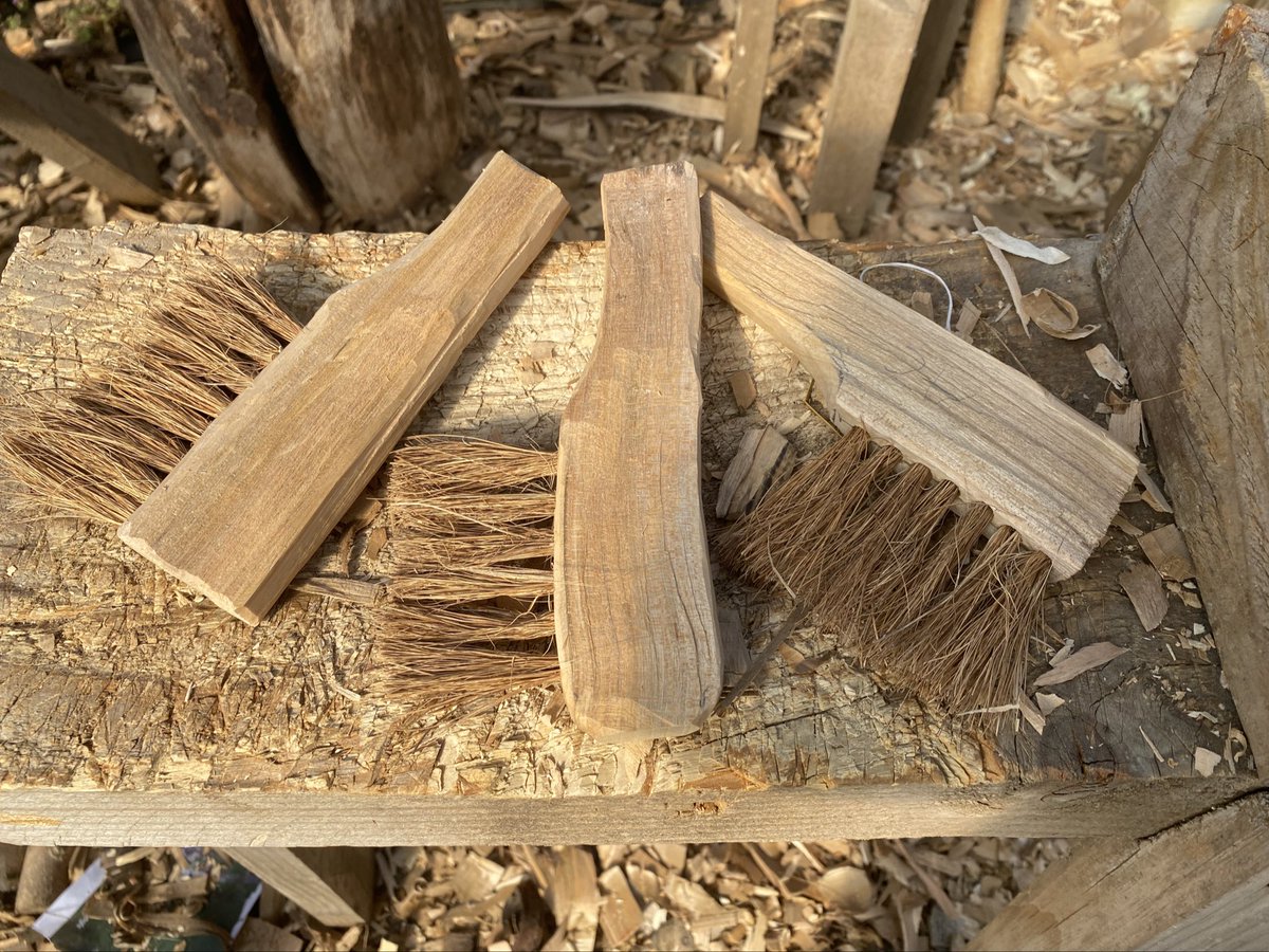 silverbackmpr's tweet image. Year 7 students at @Charles_Read_ have been making brushes during Bushcraft sessions today