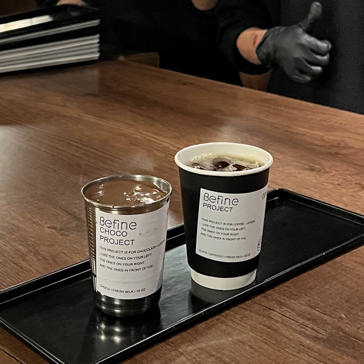 يا نجد وإن كنتي هبوب وعواصيف
تبقين في وسط الحنايا عزيزه