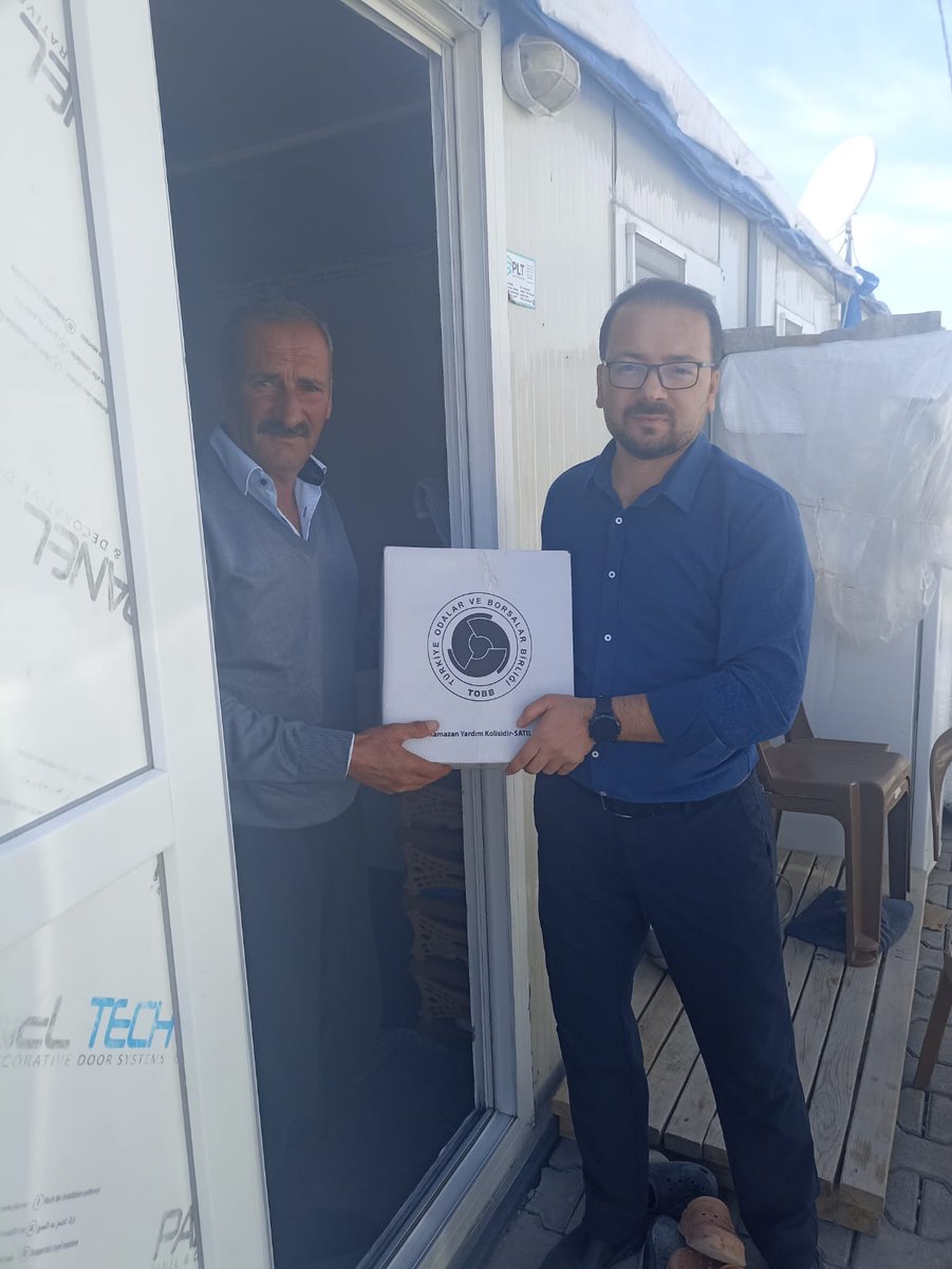 adiyamantb's tweet photo. @TOBBiletisim Adıyamanlı depremzedeleri Ramazan ayında unutmadı TOBB işbirliği ile Adıyaman Ticaret Borsası ve Adıyaman TSO yetkilileri ilimizde bulunan konteyner kentlerde yaşayan depremzede ailelere gıda yardımında bulundular. @RHisarciklioglu @MAHMUTFIRAT11 @zaferozogul02 https://t.co/9P8yiM60vC