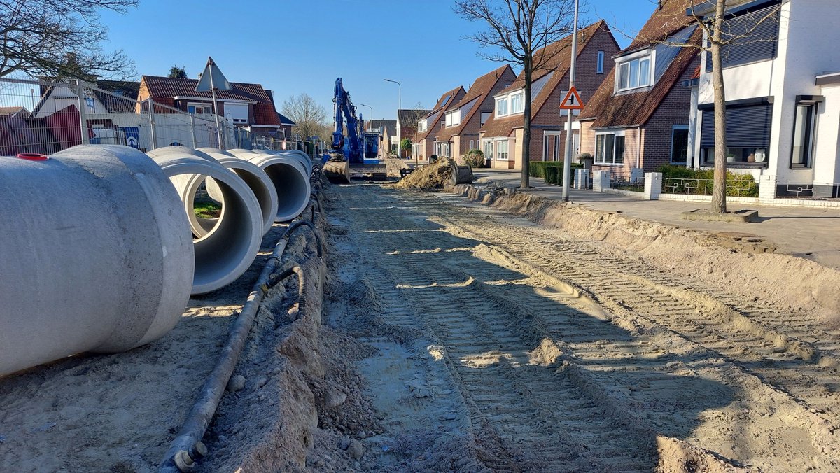 Werk in uitvoering Axel: vervangen riolering Bijlokestraat. Meer info bit.ly/3zioC1B