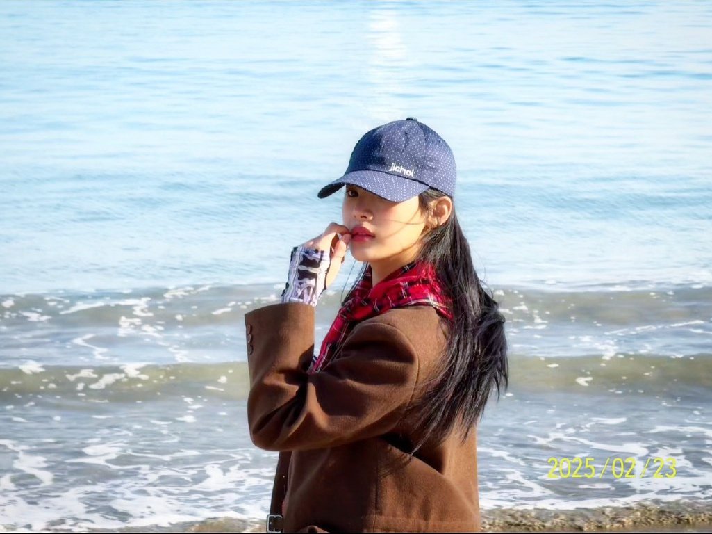 minti's tweet image. Salty air, messy hair, and a heart full of dreams