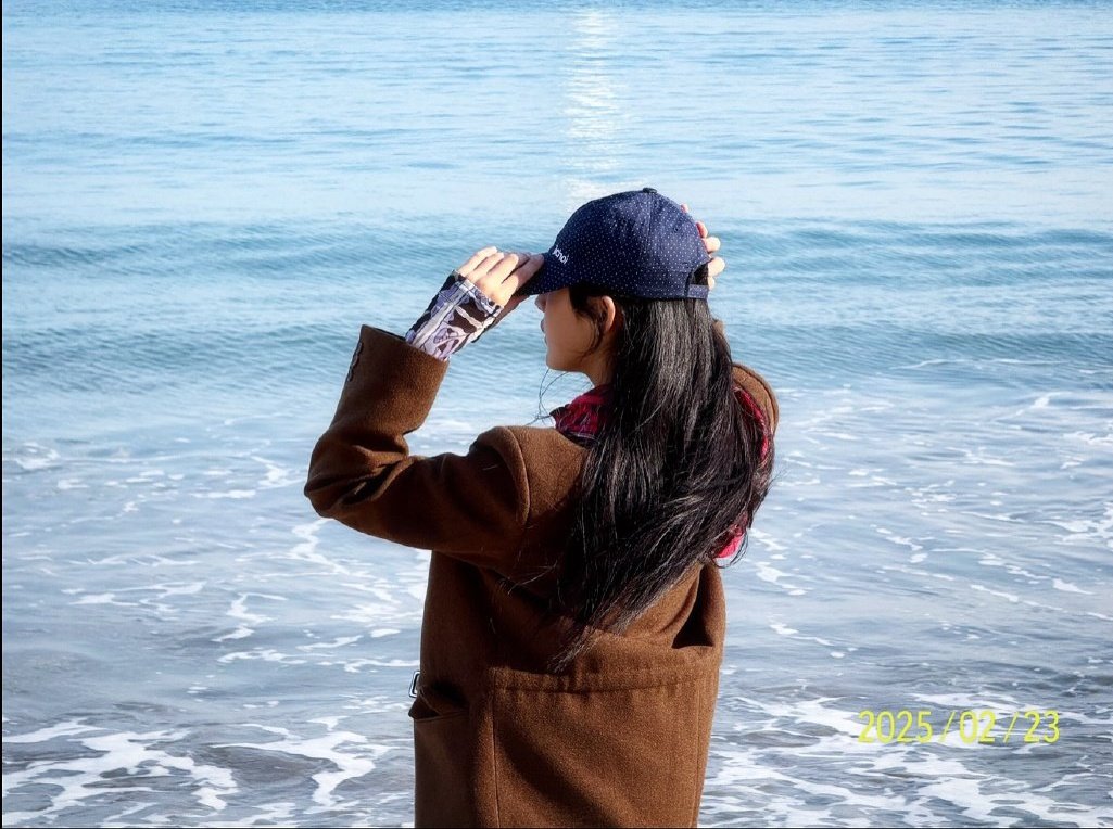 minti's tweet image. Salty air, messy hair, and a heart full of dreams