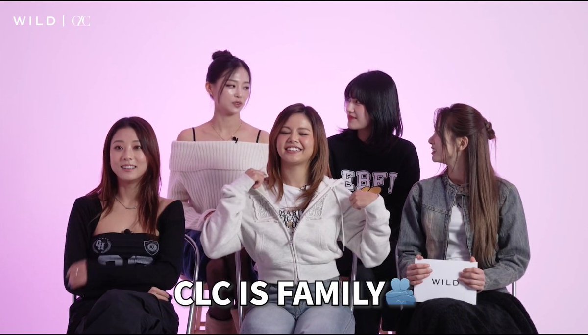 tothessky's tweet photo. i won't deny that i cried. even tho they're not active as a group it makes me happy to see that nothing has changed between them, that they still rely on each other and that their bond keeps getting stronger. they are family after all🥹💗 #10YearsWithCLC #CLC #씨엘씨 https://t.co/5wxG5o7H1N