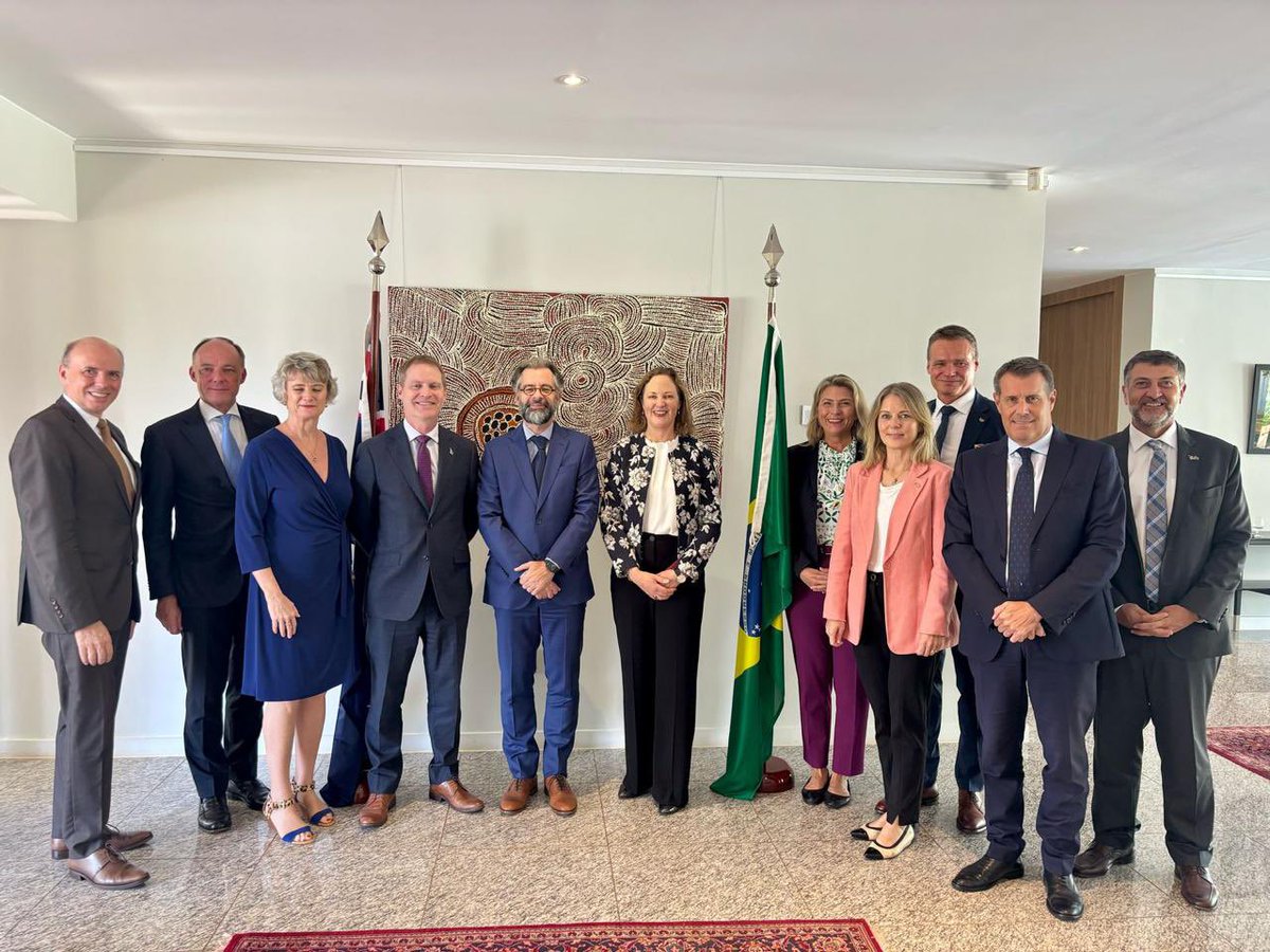 Frutífera discussão com o Embaixador Mauricio Lyrio, Secretário de Assuntos Econômicos e Financeiros no <a href="/ItamaratyGovBr/">Itamaraty Brasil 🇧🇷</a> e sherpa do 🇧🇷 no BRICS sobre o comércio internacional, as organizações econômicas multilaterais e a presidência brasileira do BRICS.