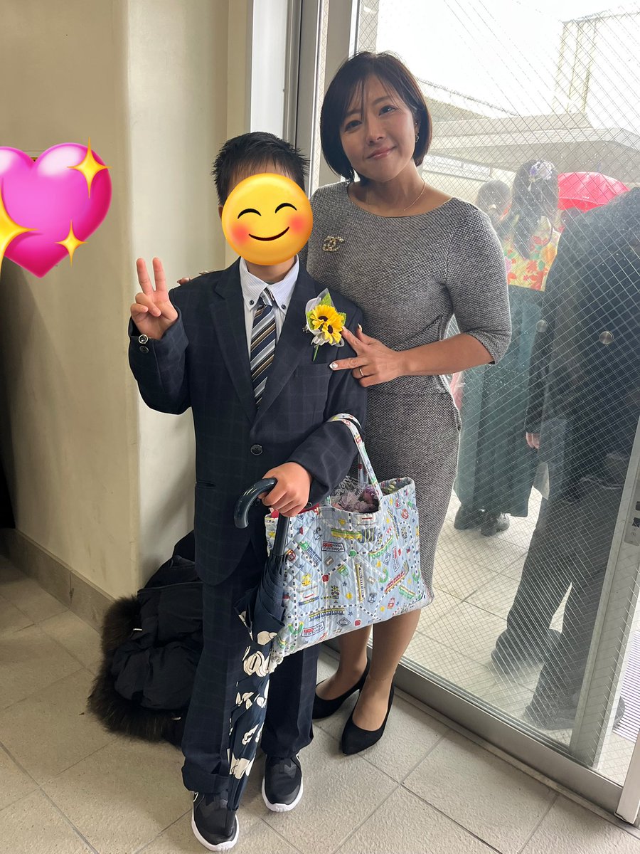 124kg2's tweet photo. 小学校卒業しました🥳
今日は関東は朝から雪降ってて酷寒だった⛄️
6年前から私も息子も変わったな😅
よく言うけどダイエットは一番の整形よな。※まぁ老けたけと笑
ノンストップの12年間小学校いよいよ終わり🥲息子卒業式おめでとう🎊これからも夢に向かってGo https://t.co/n78iRXkhKt