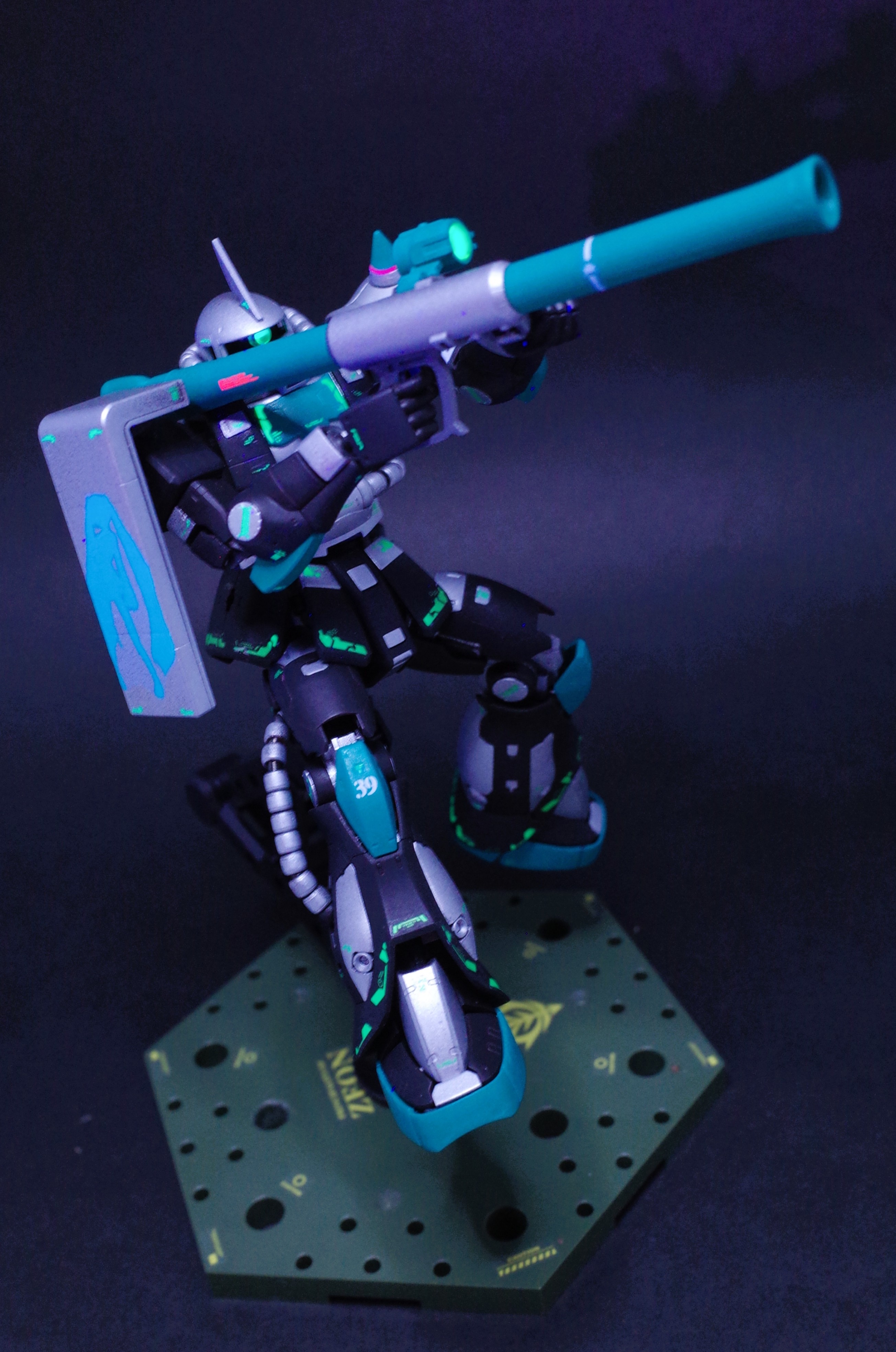 ザク ミク RG ガンダム」45周年×「初音ミク」コラボのガンプラ「RG MS-06S