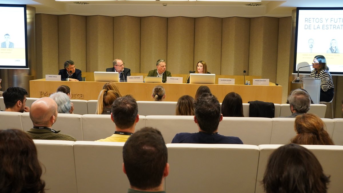 LIN3S (@lin3s) on Twitter photo El cliente, el equipo, el uso de los datos y el futuro estarán presentes en la mesa sobre los retos de la estrategia B2B con <a href="/DHLGlobal/">DHL Group</a>, Pérez-Llorca, <a href="/vaillantgroup/">Vaillant Group</a> y <a href="/santander_es/">Santander España</a> #TOBEINB2B #LIN3S El cliente, el equipo, el uso de los datos y el futuro estarán presentes en la mesa sobre los retos de la estrategia B2B con <a href="/DHLGlobal/">DHL Group</a>, Pérez-Llorca, <a href="/vaillantgroup/">Vaillant Group</a> y <a href="/santander_es/">Santander España</a> #TOBEINB2B #LIN3S