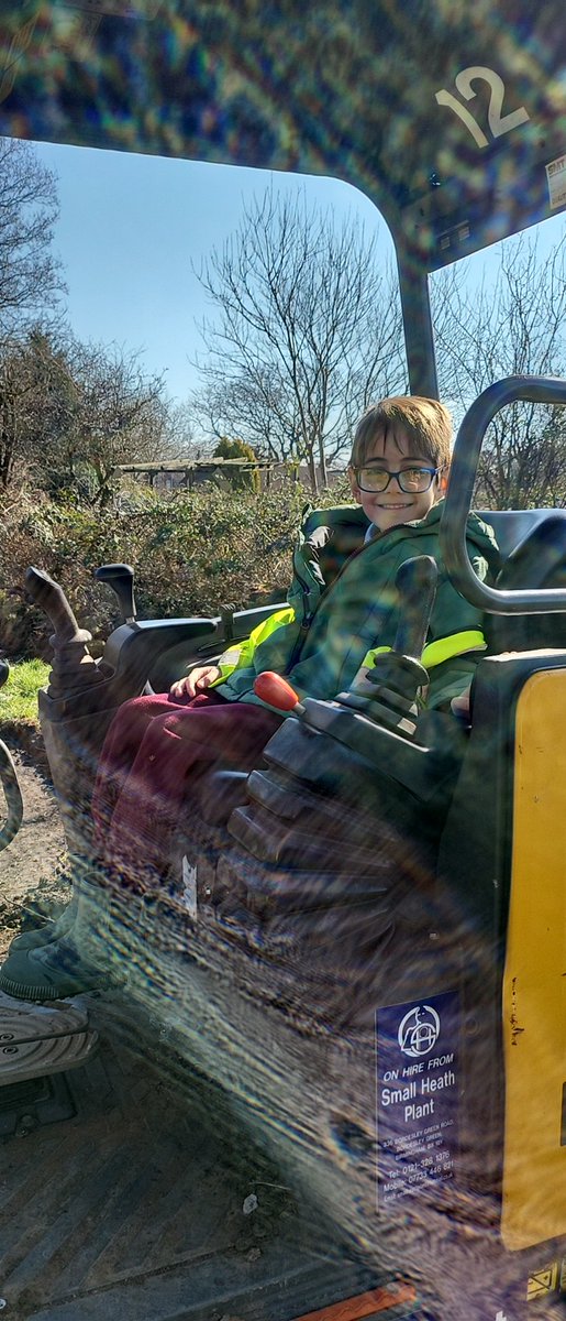 Mr_SKhan_'s tweet photo. 2K are enjoying their time at the allotments! https://t.co/FS7qFTOPez