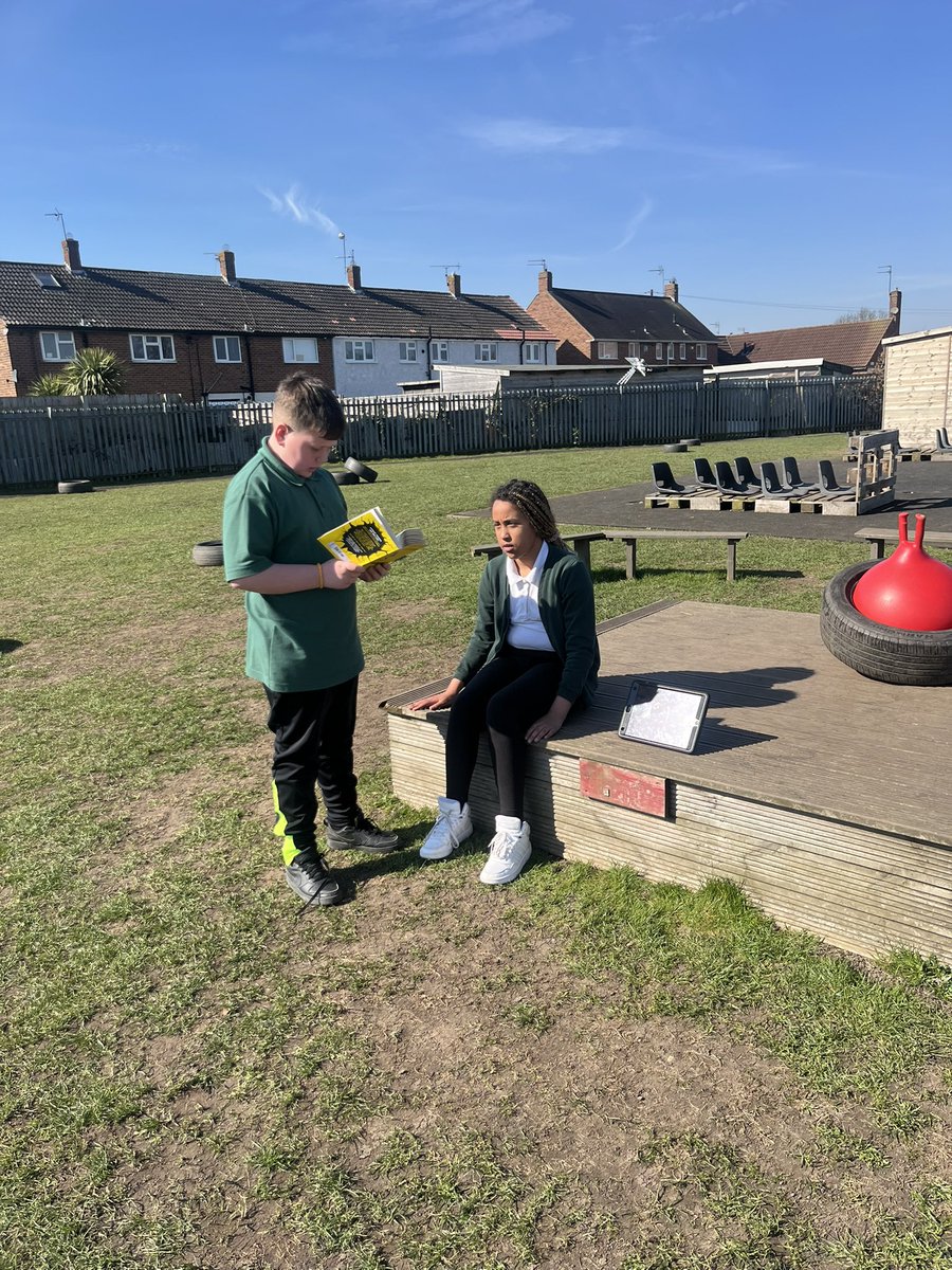Wansbeckyear5's tweet photo. Sunshine calls for one thing - reading lessons outside !! 📚🌞 https://t.co/L6rIwUcP5R