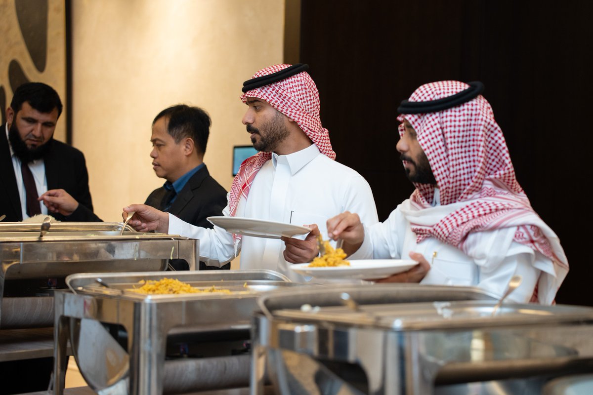 وسط أجواء من الألفة والمحبة، أقامت #صحارى_نت اجتماعها وإفطارها السنوي بحضور موظفيها من جميع الفروع، للاحتفال بهم وتكريمهم على إنجازاتهم طوال العام. كما استمتع الجميع بوجبة الإفطار، مما ساهم في تعزيز التواصل والروابط بينهم 🌙🎇...

In a warm and friendly atmosphere, #Sahara_Net