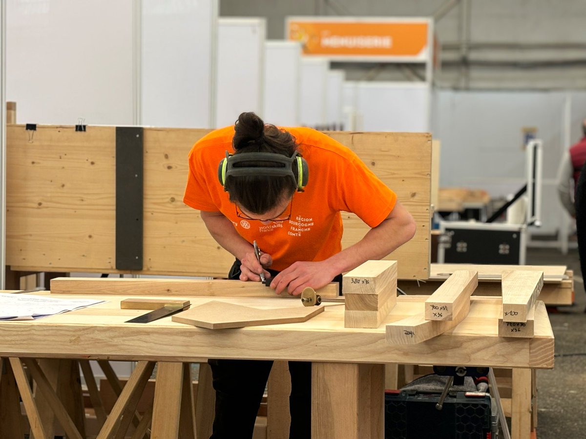 Ouverture du salon « Explore les métiers » et de la compétition régionale des métiers Worldskills par la Rectrice <a href="/RA_BFC/">Région académique Bourgogne-Franche-Comté</a> <a href="/NathalieAlber15/">Nathalie Albert-Moretti</a>.
Bonne découverte 🔎 aux 8000 visiteurs attendus et bonne chance 🍀 aux 322 compétiteurs.
🙏 <a href="/bfc_region/">Région Bourgogne-Franche-Comté</a>