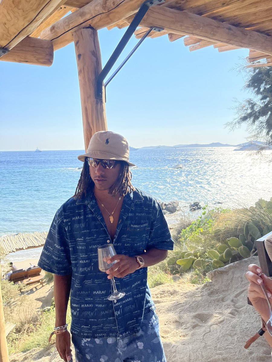 if you’re in your 20s &amp; getting money you gotta be travelmaxxing…. 1 new country a month minimum. 

Don’t put it off until you’re older.

Take all the trips you can, bring your friends, stay at nice hotels, blow a bag, get it out your system

Best thing I spend my money on