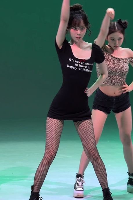 feiluttershy's tweet photo. this pic of winter lives in my head rent free. literal ultimate thinspo https://t.co/tsj0UAIzZZ