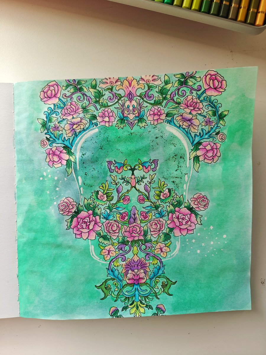 RaveenaBaskaran's tweet image. I love how all these old damask roses are popping in this page 🌹 

🖌️ Materials used: Camlin watercolor for background with Caran D&apos;ache pablo pencils 
♦️ Book: Florimania Adult Coloring Book by Raveena Baskaran 

#AdultColoringCommunity #adultcolouring #coloringbookaddict