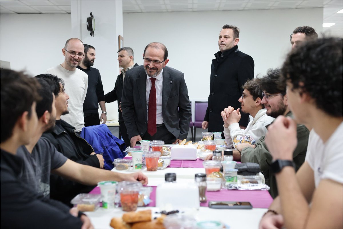 YTÜ Ailesi olarak, Ramazan ayının manevi atmosferinde bir kez daha bir araya geldik. Geleneksel iftar soframızda, sadece paylaşmanın ve dayanışmanın değil, aynı zamanda milletimizin bağımsızlık mücadelesini simgeleyen Çanakkale ruhunu da yaşadık.

18 Mart Çanakkale Zaferi ve