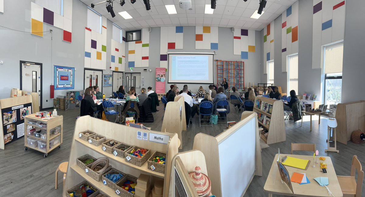 At the lovely <a href="/ElementsSchool/">Elements Primary</a> in Leeds for our  <a href="/EarlyExcellence/">Early Excellence</a> Roadshow. <a href="/sarahcareyeex/">Sarah Carey</a> #eyfs