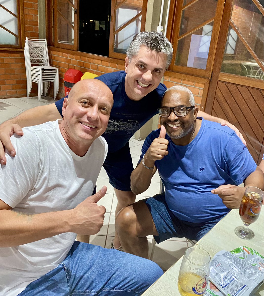 Duas lendas do Avaí: Marquinhos e Adilson Heleno. Foto pesada.