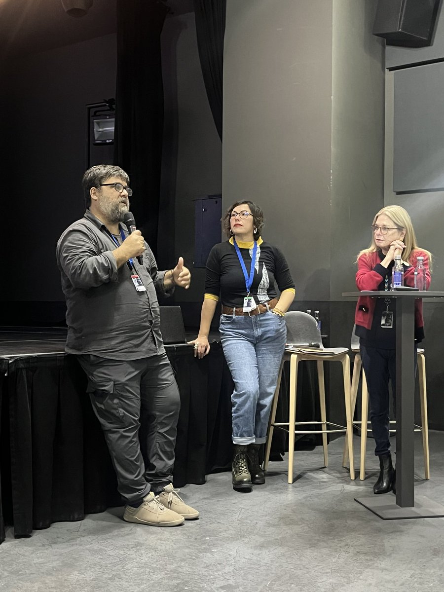 Hoy en dFERIA realizamos el lanzamiento oficial del Catálogo REDELAE 2025.

Ya puedes consultar las obras y espacios de formación que lo integran para la presente versión en redelae.org