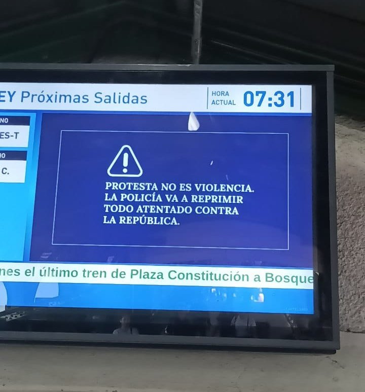 El gobierno está anunciando la represión contra los Kukas en las estaciones jajajaj 🐐🐐

El mejor gobierno de la historia🇦🇷