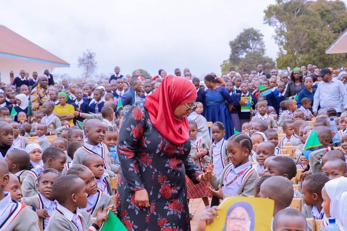 Nawashukuru nyote kwa salamu nyingi za kheri na upendo katika kumbukizi ya miaka minne ya Kiapo cha kuitumikia nchi yetu katika nafasi ya Rais wa Jamhuri ya Muungano wa Tanzania.

Tuungane pamoja kumuomba Mwenyezi Mungu aendelee kuibariki nchi yetu, tudumu katika umoja, amani na