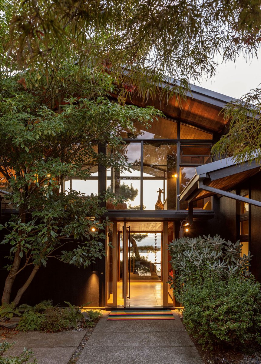 A sensitive update to a mid-century home strengthens its connection to the landscape, refining spaces with warm wood tones and custom casework.

Details: arc.ht/43Tr6QQ |📍Seattle, WA, US #ProjectOfTheDay