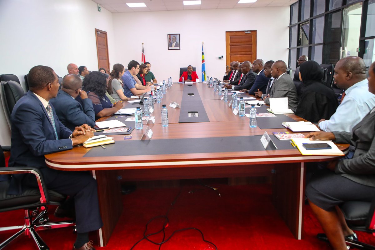 DeboraBarasa's tweet image. Advancing Kenya’s Health Security Through Strategic Partnerships

Held a meeting with a U.S. Congressional Delegation at KEMSA, reinforcing the strong Kenya-U.S. partnership in health systems strengthening, commodity security, and public health interventions.

Kenya is advancing…