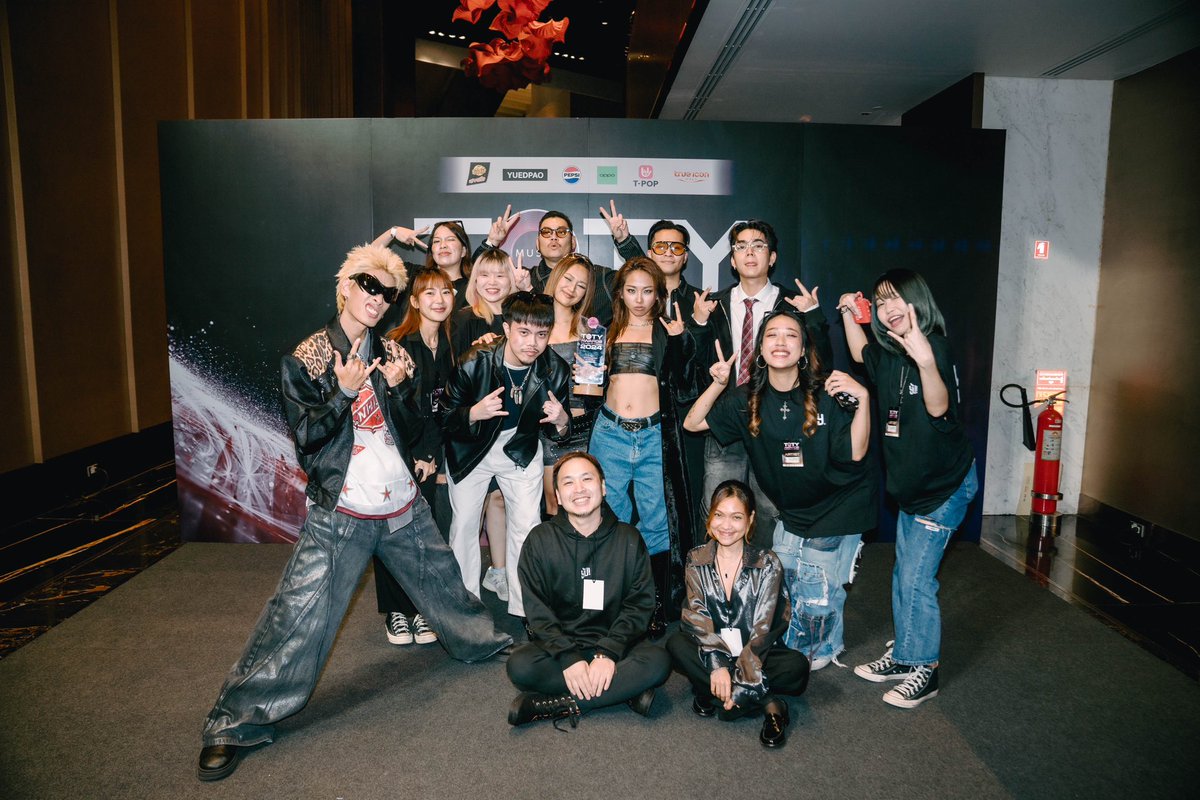 officialyupp's tweet photo. #TeamYUPP 🫶🏻❤️

ขอบคุณ @StageTpop ที่ให้เกียรติเชิญพวกเรา YUPP! ร่วมงาน ‘TOTY MUSIC AWARDS Thai Music Of The Year’ ในครั้งนี้ด้วยนะครับ 🙇🏻

และขอบคุณสำหรับรางวัล BEST R&B ARTIST OF THE YEAR ที่มอบให้กับสาว ๆ DREAMGALS ด้วยนะครับ 🏆✨

#MILLI #Flowerfar #GALCHANIE 
#deasy #FIZZIE #YUPP 
#TotyMusicAwardsxYUPP
#TotyMusicAwards
#ThaiMusicOfTheYear