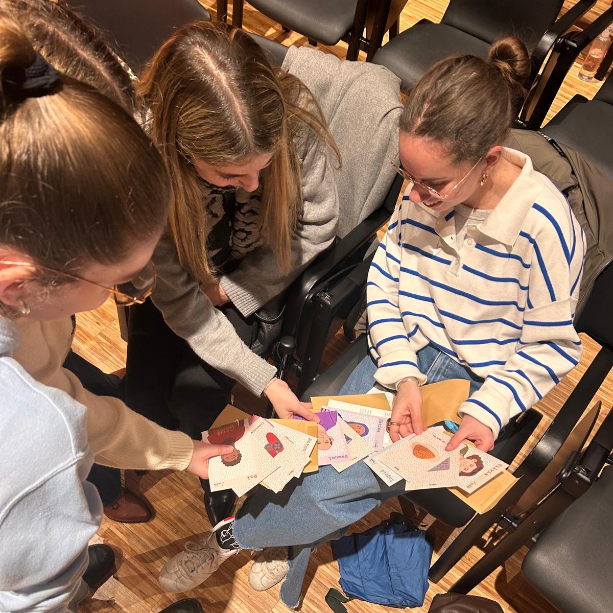 solidaritatSJD's tweet image. ❤️Avui som a la jornada &quot;La universitat en acció&quot;, organitzada per @BlanquernaFPCEE, reflexionant sobre la #SoledatNoDesitjada amb l&apos;alumnat de psicologia, educació i ciències de l&apos;esport.

🗣️&quot;El més difícil és reconèixer que et sents sola&quot;, comenta una de les alumnes.