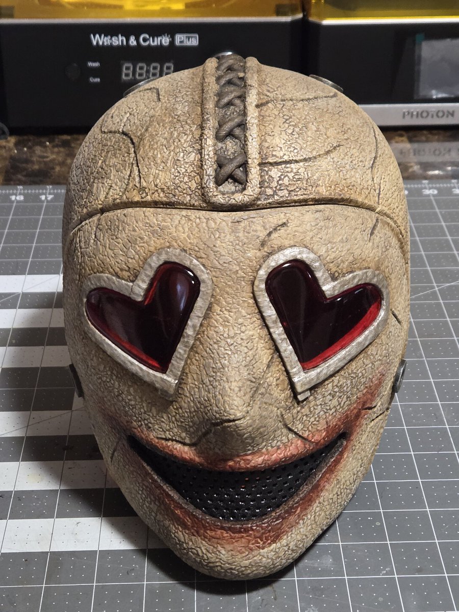 MigMonkey77's tweet image. Awesome STL from @3DPrintedProps 
Printed at 0.08 layer height on the @Elegoo_Official Neptune 4 Max. 
Didn&apos;t even have to sand it.. just straight to paint.
Resin printed eyes. Just waiting for lights