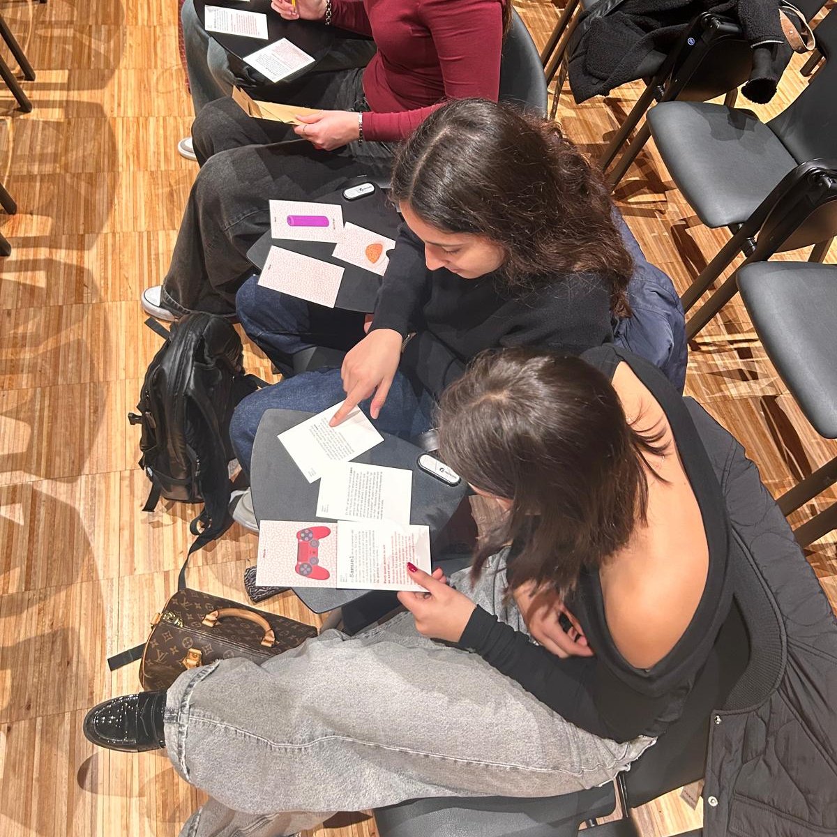 solidaritatSJD's tweet image. ❤️Avui som a la jornada &quot;La universitat en acció&quot;, organitzada per @BlanquernaFPCEE, reflexionant sobre la #SoledatNoDesitjada amb l&apos;alumnat de psicologia, educació i ciències de l&apos;esport.

🗣️&quot;El més difícil és reconèixer que et sents sola&quot;, comenta una de les alumnes.