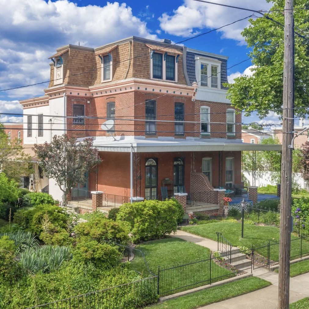 GeorgeMaynes's tweet photo. ￼
 🚨Just listed by #G2Philly 🚨
￼
I’m not exaggerating when I say this could be a once-in-a-lifetime opportunity! The historic Disston Estate, circa 1890, has been owned and cared for by the same family for over 60 years.

Please share or tag them. Message me for more info. https://t.co/gvwaRdxXWP