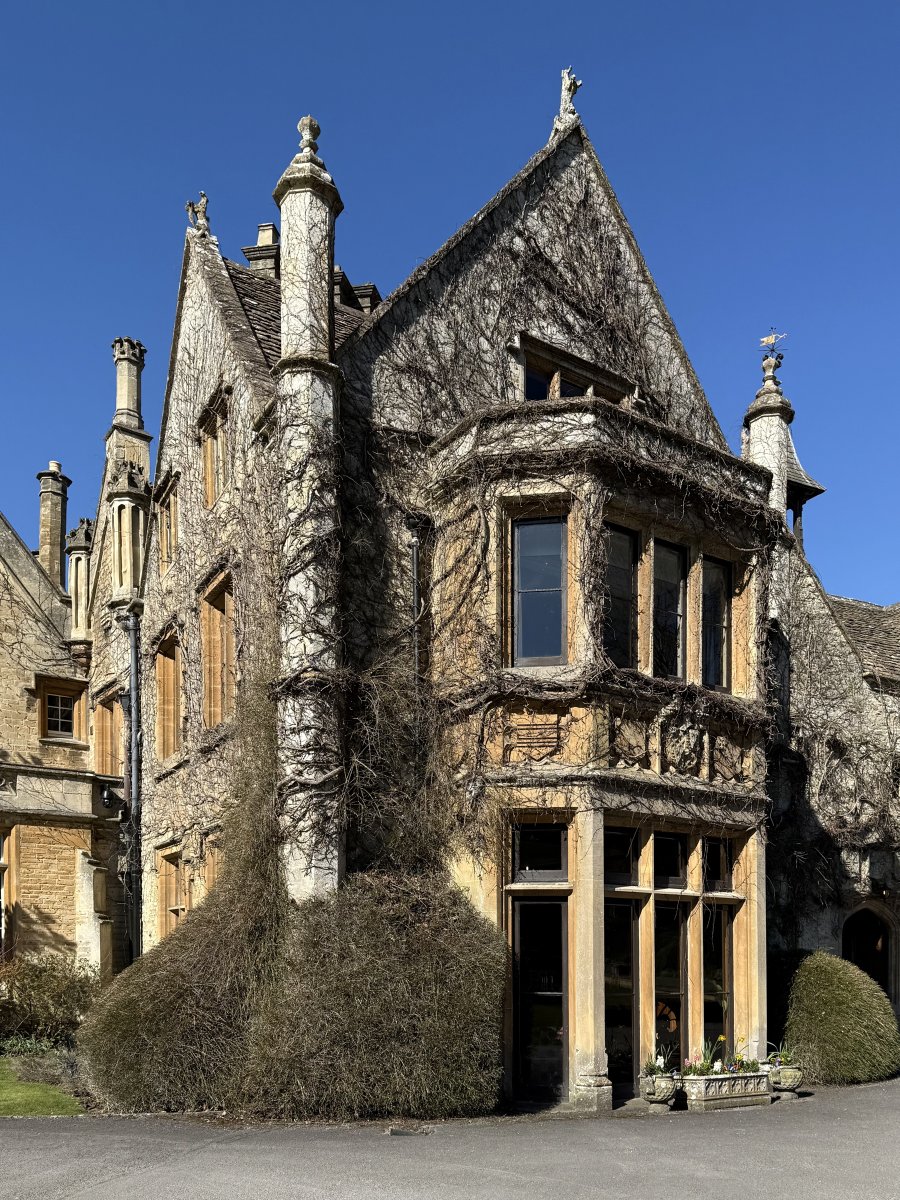 FullerSearch's tweet image. Superb conditions in Castle Combe at the moment. #cotswolds #househunter #manor #buyingagent