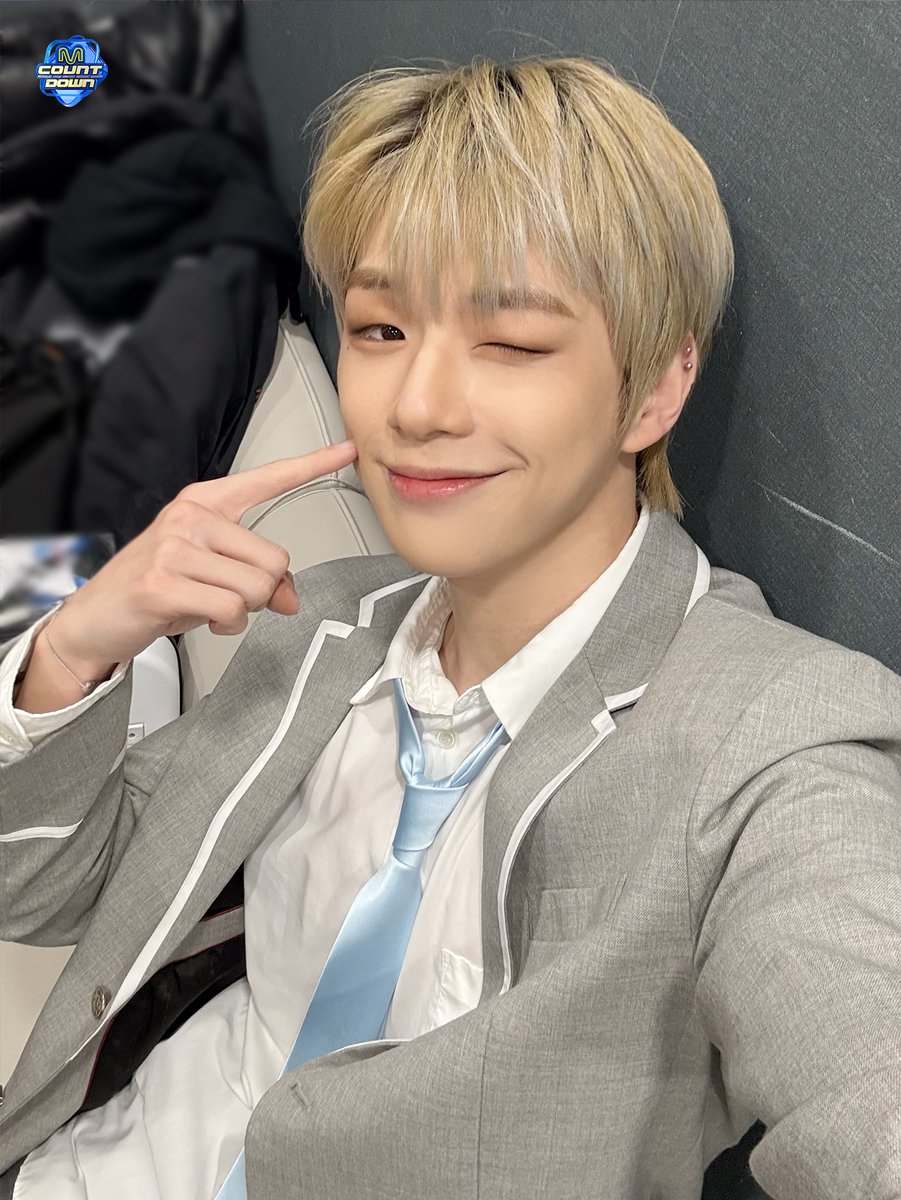 MnetMcountdown's tweet photo. 📢 이번 주 MC 의상 컨셉은! HIP★HOP

MC석에 방청 오시는 팬분들도! 안방 1열의 팬분들도!
HIP★HOP으로 드레스코드를 완성해 주세요!

⚠️ 드레스코드는 권장 사항으로 필수가 아닙니다 ⚠️

#엠카운트다운 #MCOUNTDOWN https://t.co/RrQxCSg1NY