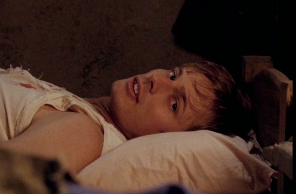 LoverofKnights's tweet image. "they're platonic" 

meanwhile arthur looking at merlin: