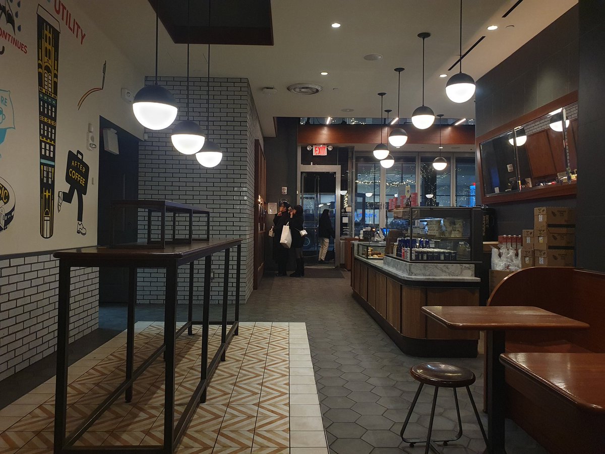 einar1982's tweet photo. 📍La Colombe
드래프트 라떼 최고. 부드러운 거품만 모아둔 맛이다. 다른 음료도 한번 시켜봤지만 역시 드래프트 라떼가 맛있었다. 지점이 몇 군데 있다. https://t.co/uNaII2yrcp