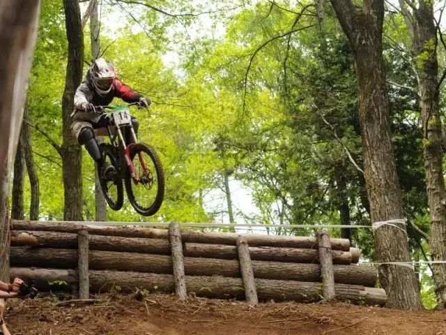 Buying a first mountain bike, or considering upgrading from a hardtail to full suspension?
Then read this guide to what you should consider before splashing out: buff.ly/RAWEfiM
#MTBs #mountainbiker #mountainbikes #hardtails #fullsuspensionbike