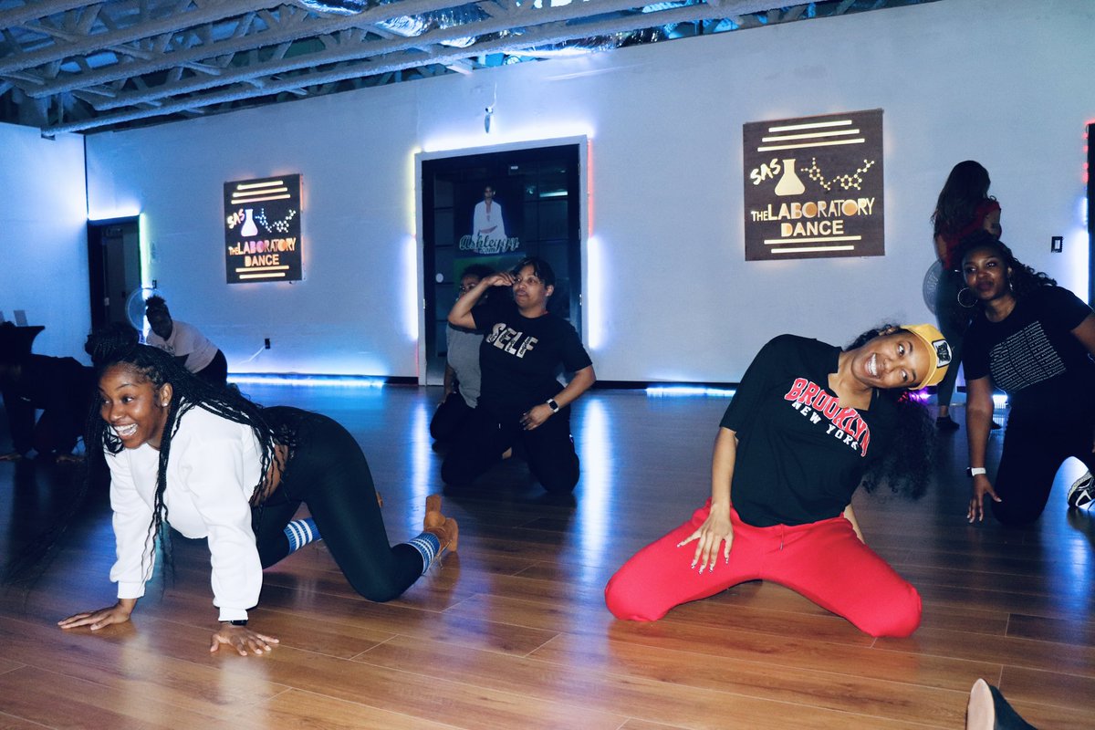 Let’s get ladies! #ThrowbackThursday 8PM ashleyyy.com/event/the-conf…

🩷 #TheConfidentWoman hosted by #ashleyyy💋 #hiphopdance #danceclass #womenempowerment
