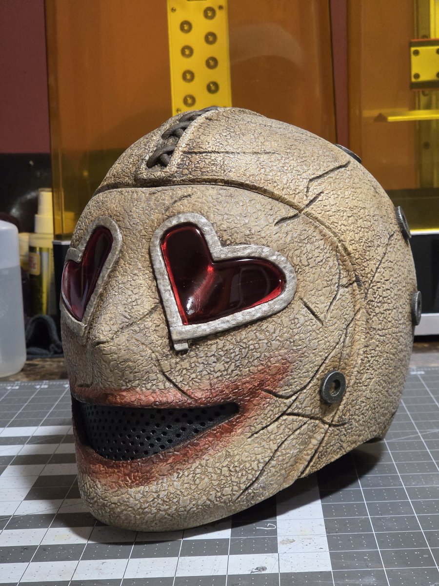 MigMonkey77's tweet image. Awesome STL from @3DPrintedProps 
Printed at 0.08 layer height on the @Elegoo_Official Neptune 4 Max. 
Didn&apos;t even have to sand it.. just straight to paint.
Resin printed eyes. Just waiting for lights