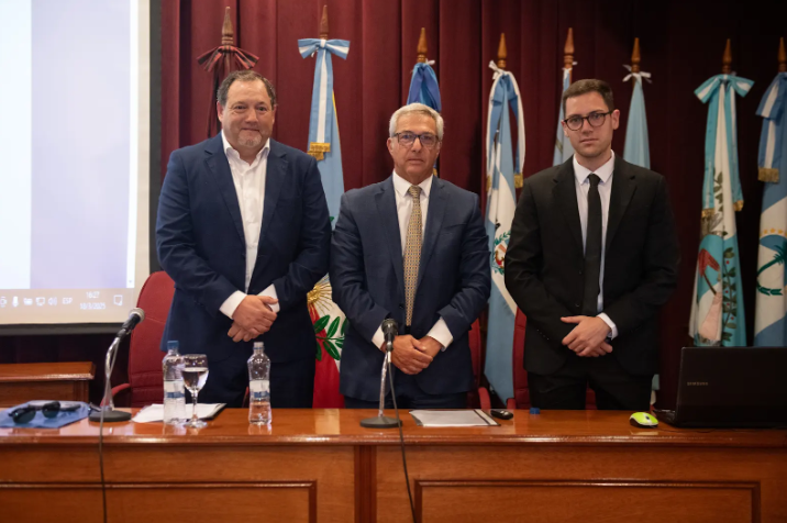 Primera jornada de capacitación sobre Juicio por Jurados con la participación del Defensor General de la Provincia

Leé más aquí: mpdsalta.gov.ar/noticias/prime…