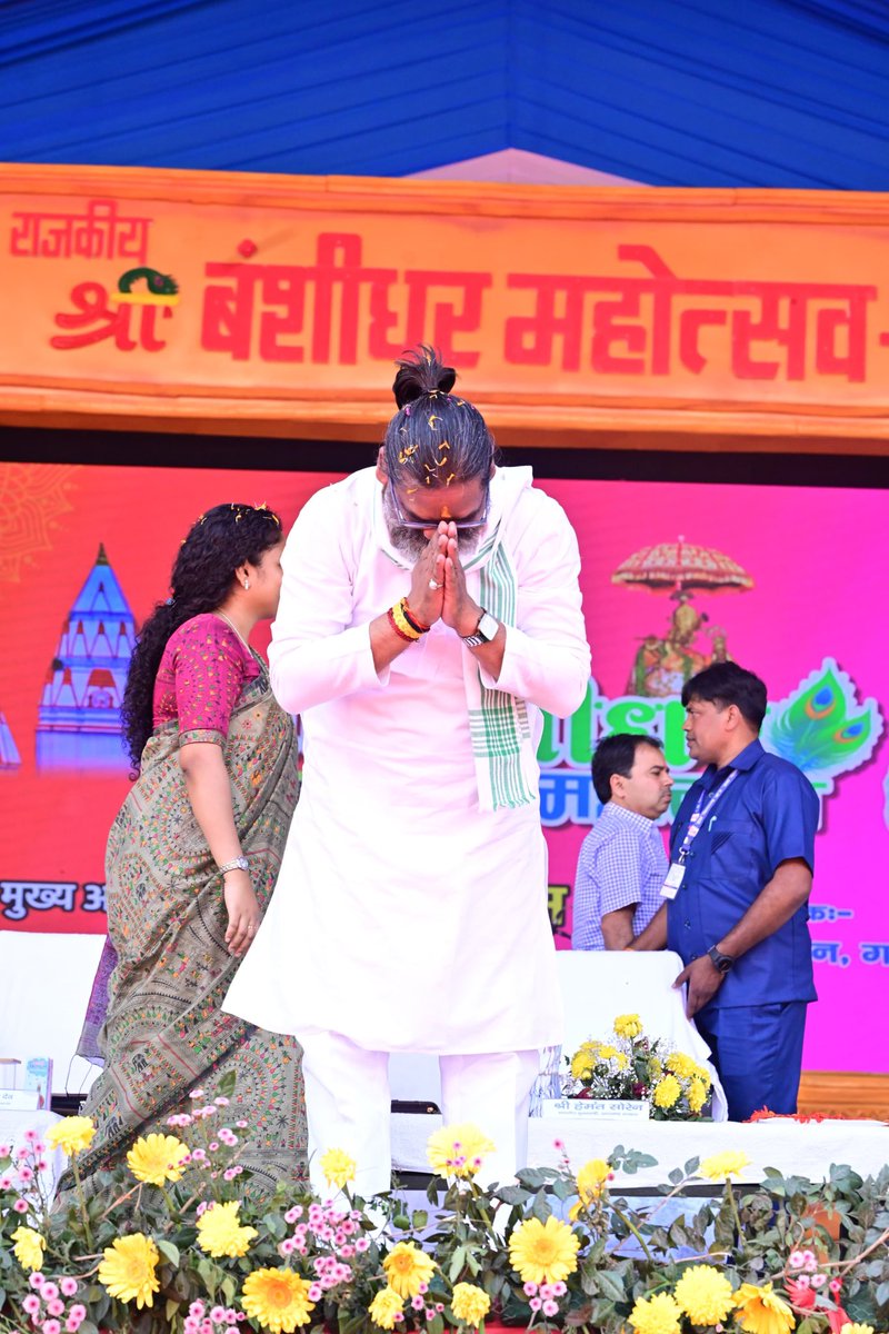 Office of Chief Minister, Jharkhand (@jharkhandcmo) on Twitter photo पिछली सरकार में हमने इस क्षेत्र के गांव, खेत और किसानों तक पानी पहुंचाने का संकल्प लिया था, उसके तहत कनहर परियोजना का शुभारंभ हुआ था। कनहर योजना आने वाले 8 महीने में पूर्ण होने की संभावना है जो यहां के खेतों में पानी पहुंचाने का कार्य करेगा: श्री <a href="/HemantSorenJMM/">Hemant Soren</a> पिछली सरकार में हमने इस क्षेत्र के गांव, खेत और किसानों तक पानी पहुंचाने का संकल्प लिया था, उसके तहत कनहर परियोजना का शुभारंभ हुआ था। कनहर योजना आने वाले 8 महीने में पूर्ण होने की संभावना है जो यहां के खेतों में पानी पहुंचाने का कार्य करेगा: श्री <a href="/HemantSorenJMM/">Hemant Soren</a>