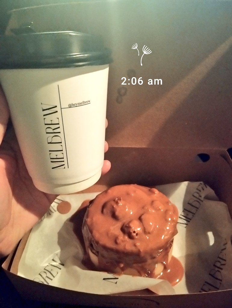 Umema A. Siddiqi (@umemasiddiqi) on Twitter photo Yours truly is always in equilibrium; gymming during the day and melbrewing at night! 💪😎☕
#NewBalance <a href="/Momademia/">Academic Mom, PhD</a> Yours truly is always in equilibrium; gymming during the day and melbrewing at night! 💪😎☕
#NewBalance <a href="/Momademia/">Academic Mom, PhD</a>