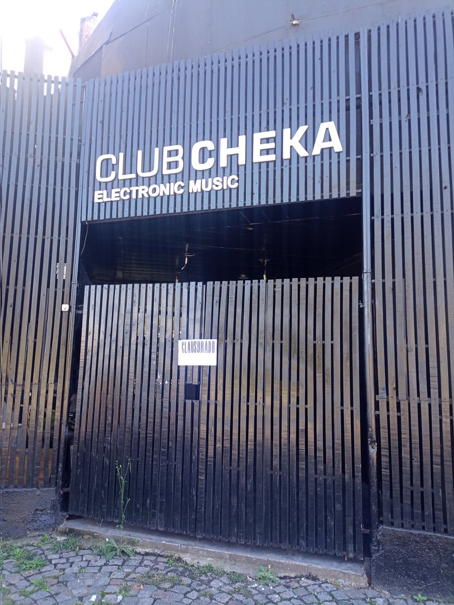 LaTanaJodida's tweet photo. Podría seguir reposteando toda la tarde la cantidad de incidentes en #Coolsite #Clubleloir #TheClub pero a Ezequiel no lo devuelve, después de ésto ya no hay nada. @miituzaingo esperamos cumplan su palabra. #ClausuraDefinitiva que no abra más! https://t.co/IdeczgBiyh