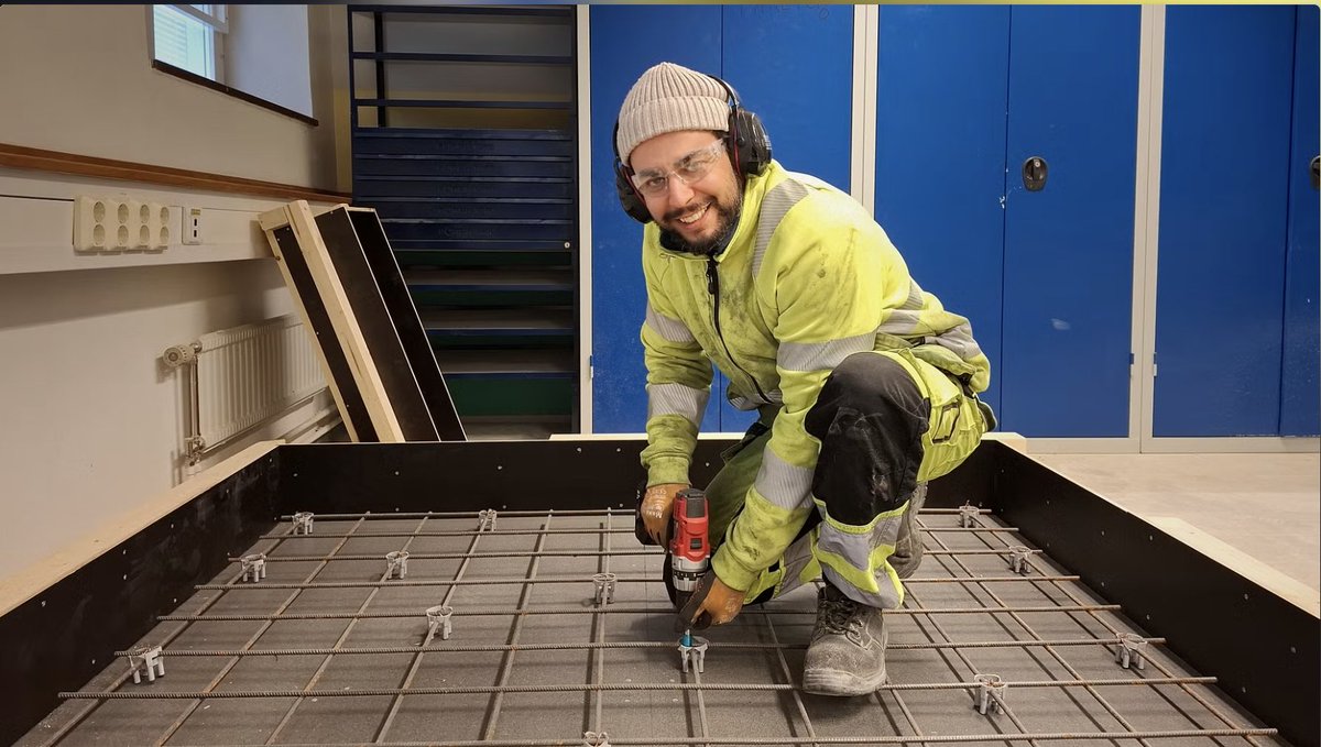 Nytt jobb till Omar Saleh genom nya lärdomar och praktik, blev betongarbetare direkt efter utbildning. #inkludering #mångfald #YHakademin <a href="/AltingetA/">Altinget Arbetsmarknad</a> <a href="/SobonaSverige/">Arbetsgivarorganisationen Sobona</a> <a href="/GRONA_Sverige/">Gröna arbetsgivare</a> <a href="/DagensArbete/">Dagens Arbete</a> <a href="/arbetslivet/">Maria Kullberg</a> <a href="/svenaringsliv/">Svenskt Näringsliv</a> <a href="/LOSverige/">LO Sverige</a> <a href="/GroningLotta/">Lotta Groning</a>   
mynewsdesk.com/se/yhakademin/…